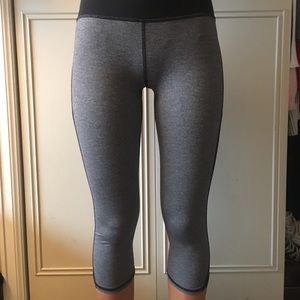 LULULEMON GRAY CROPPED LEGGINGS